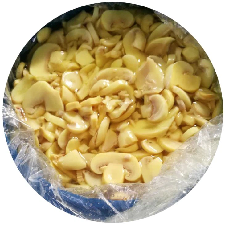 Eau djondjon nan barik plastik nan Lachin